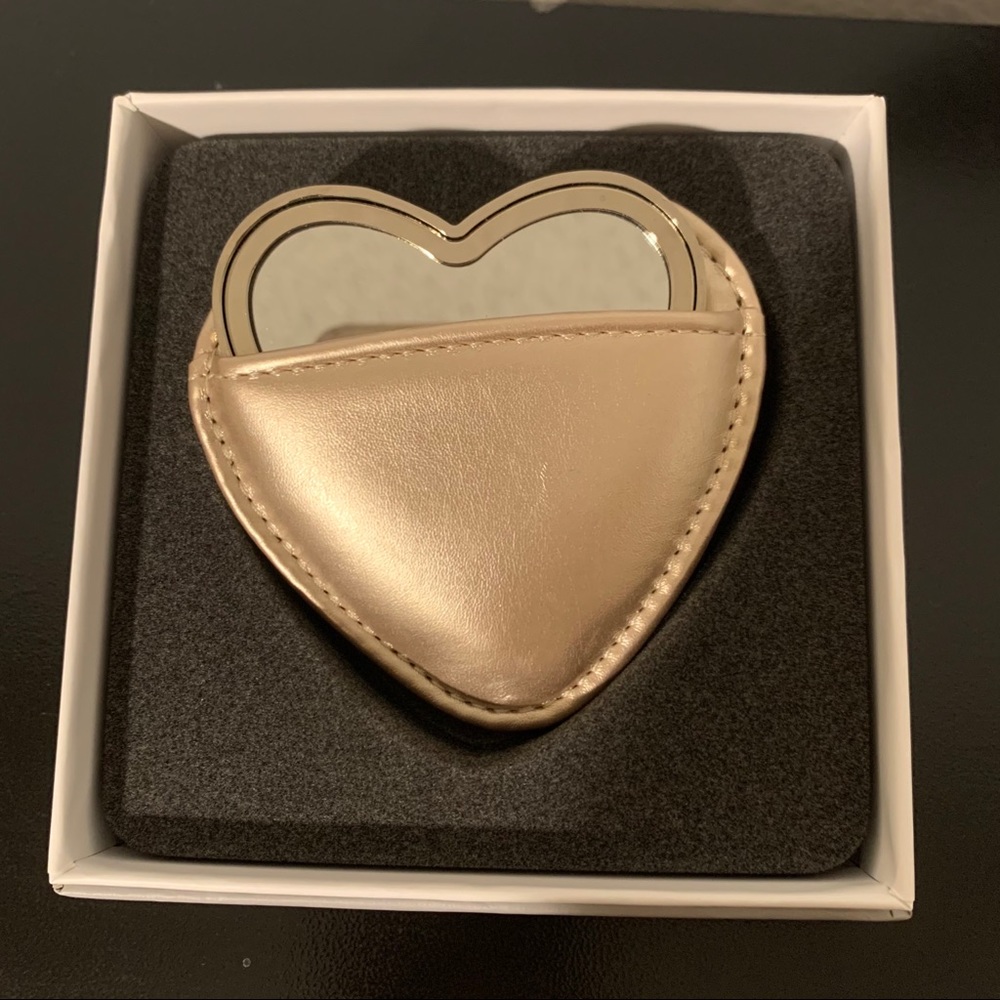 Compact mirror